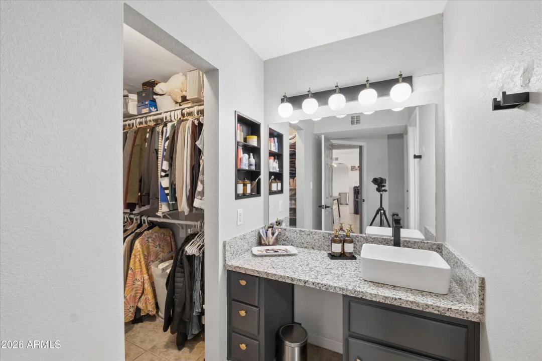 Real Estate Picture 8