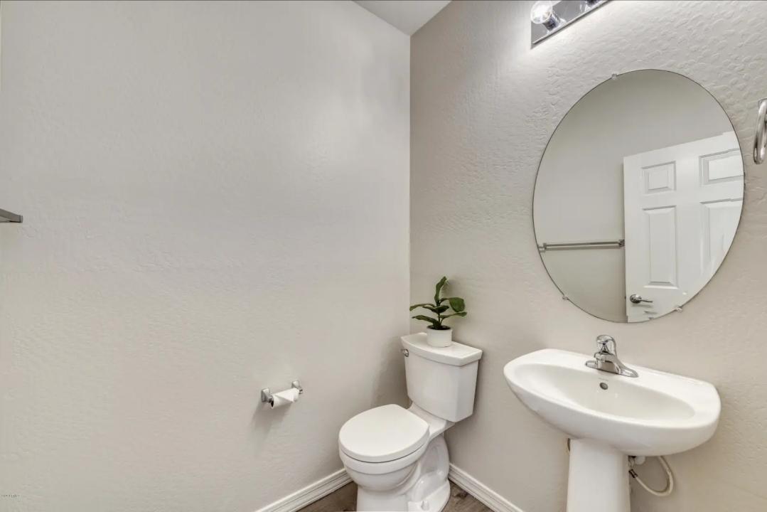 Real Estate Picture 8
