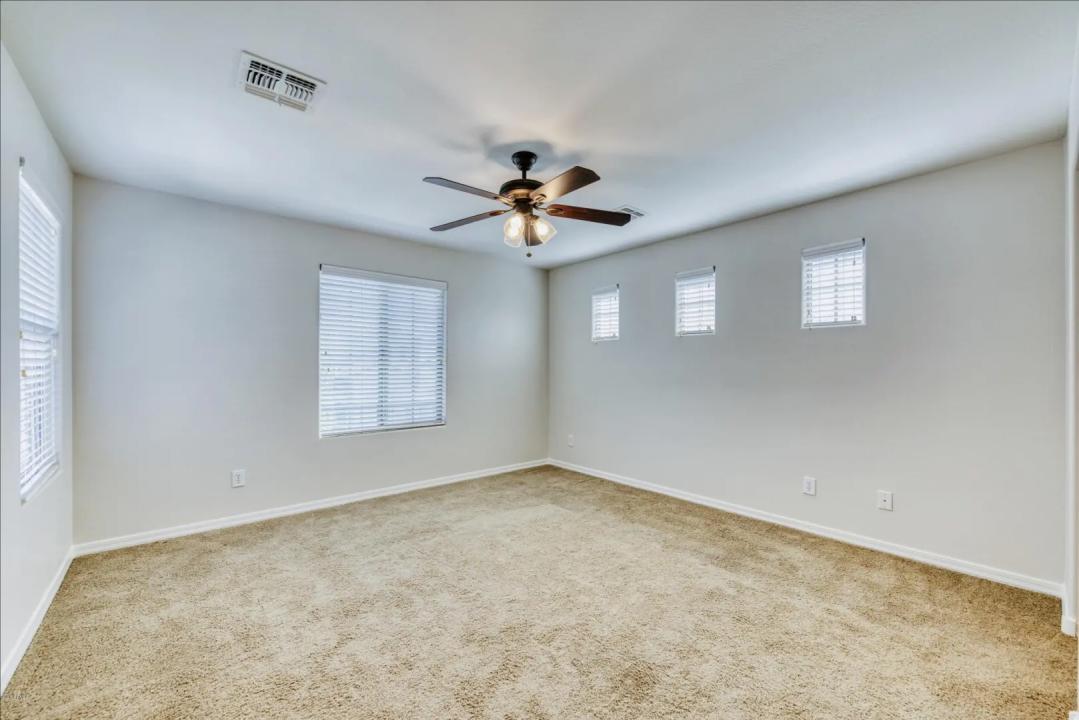Real Estate Picture 12