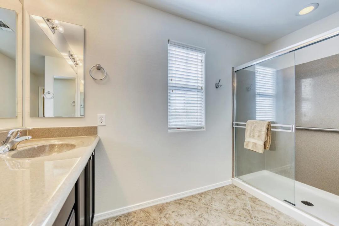 Real Estate Picture 14