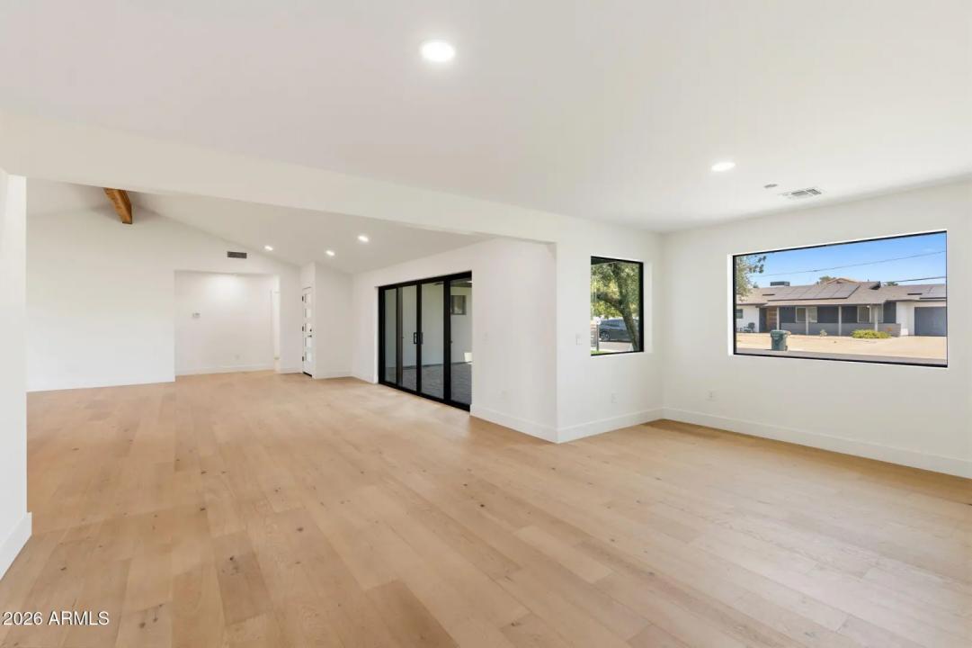 Real Estate Picture 3