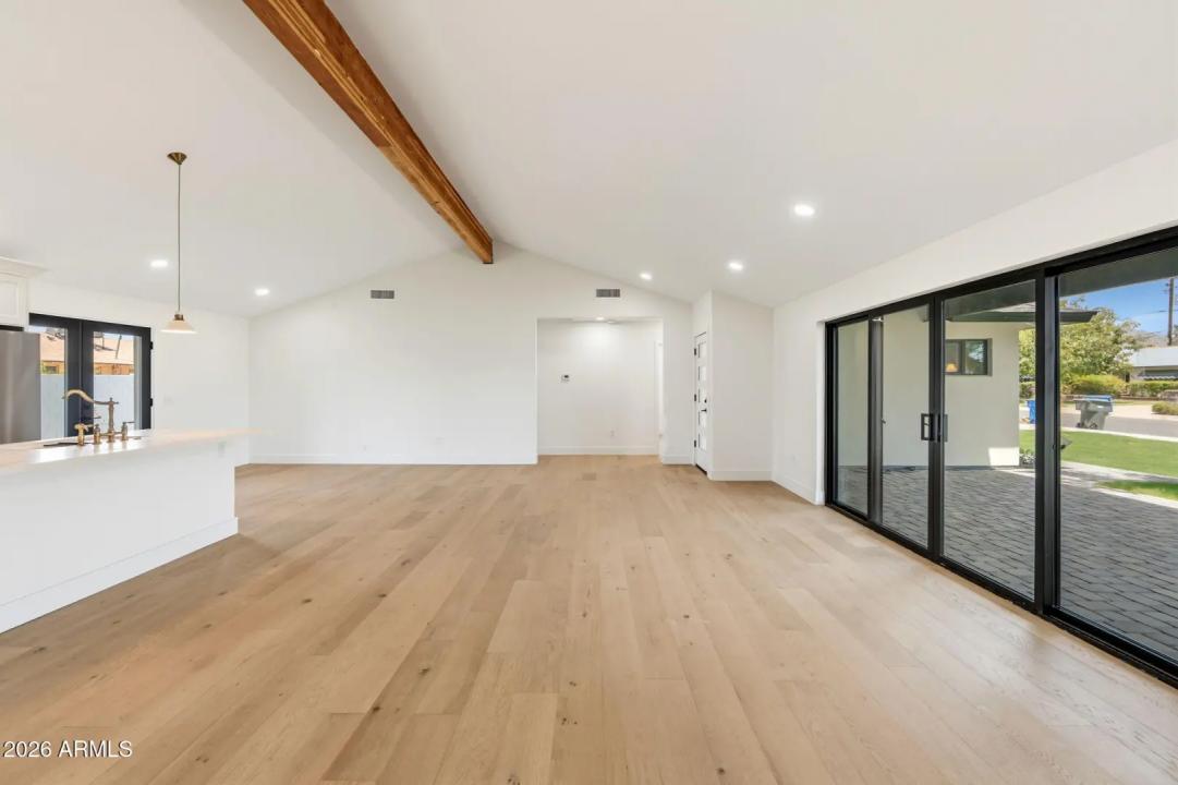 Real Estate Picture 4