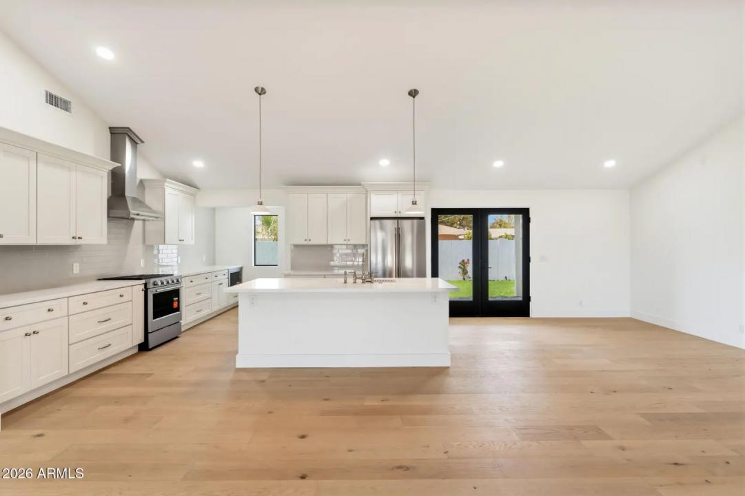 Real Estate Picture 5