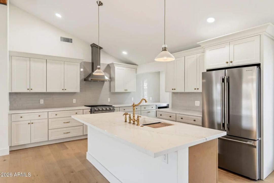 Real Estate Picture 6