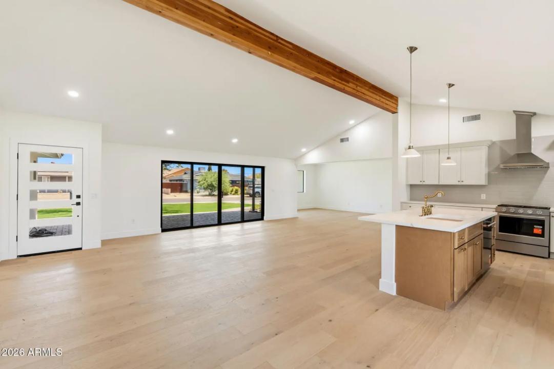 Real Estate Picture 7