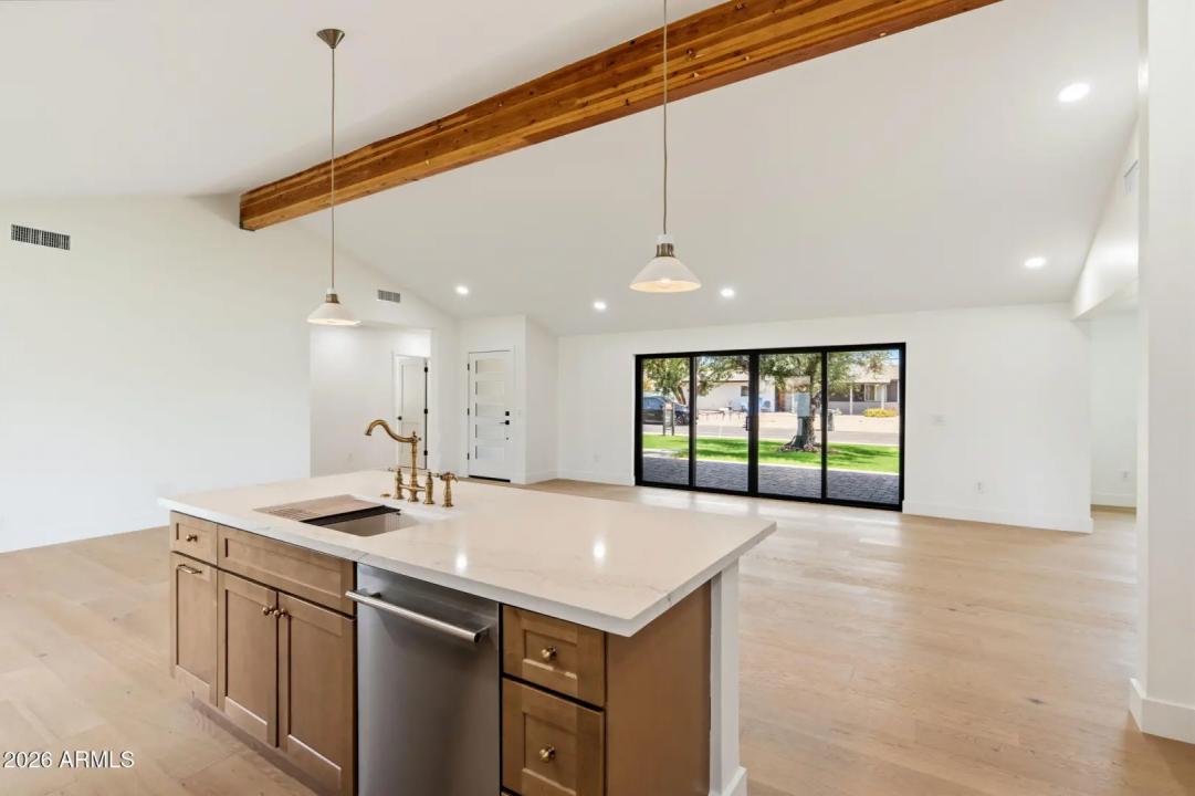 Real Estate Picture 8