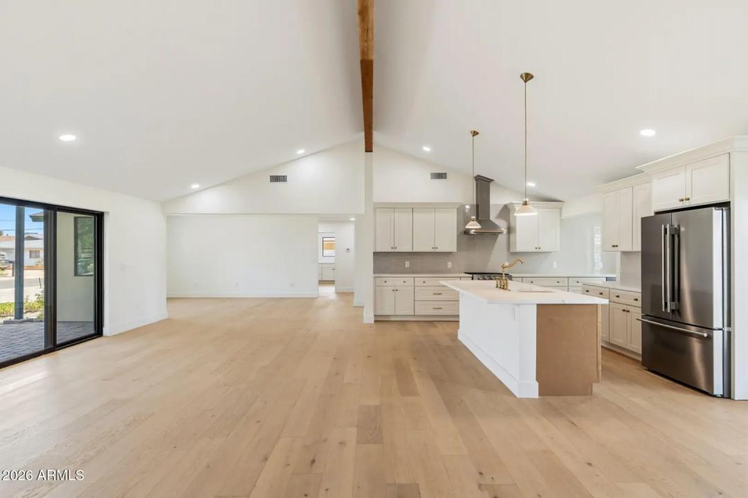 Real Estate Picture 9