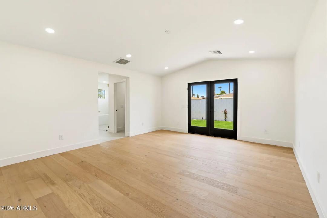 Real Estate Picture 11