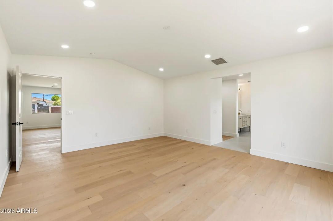 Real Estate Picture 10