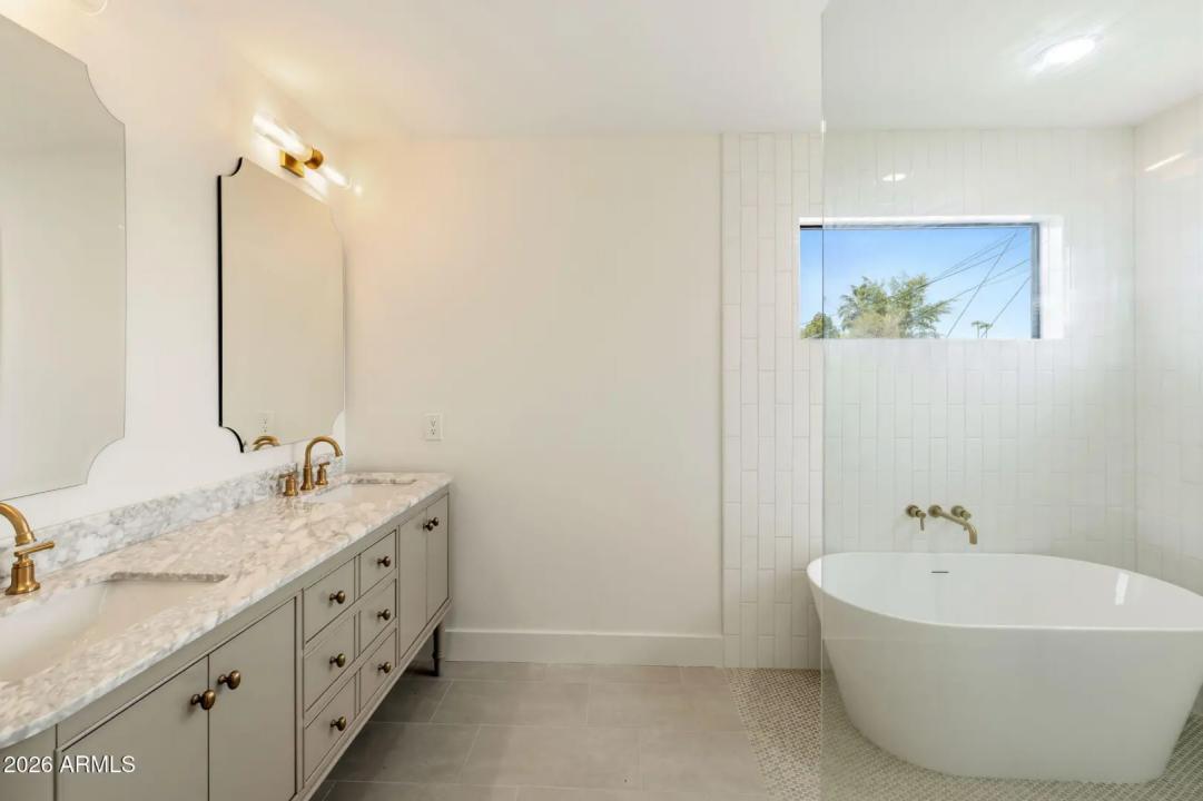 Real Estate Picture 12