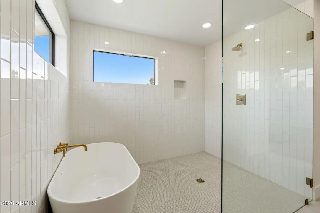 Real Estate Picture 13