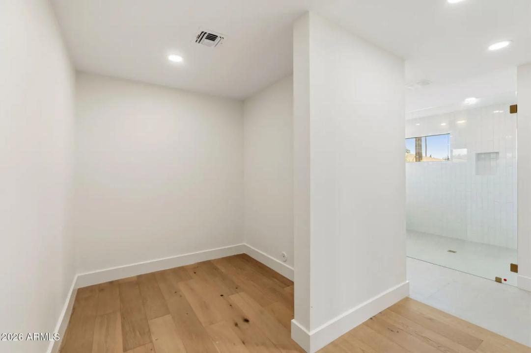 Real Estate Picture 14