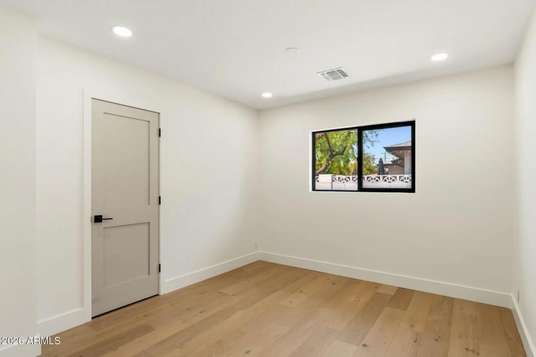 Real Estate Picture 19