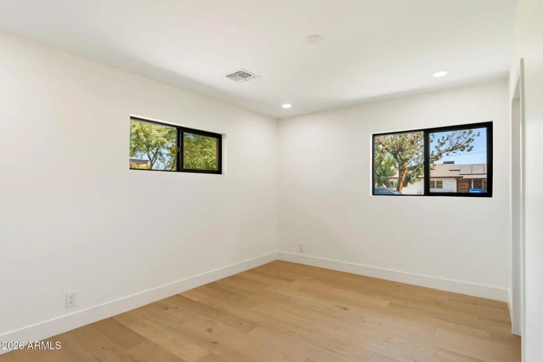 Real Estate Picture 16