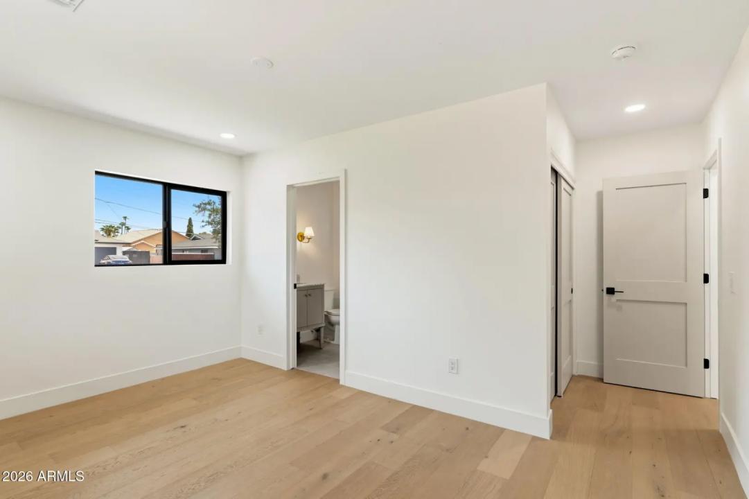 Real Estate Picture 15
