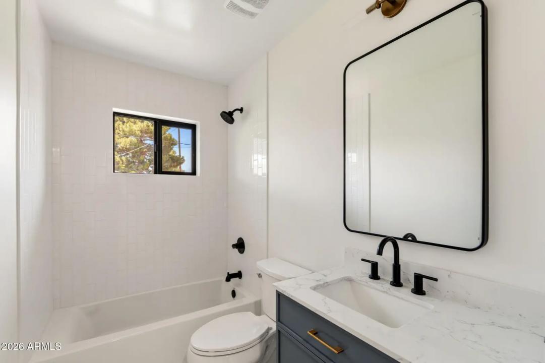 Real Estate Picture 21