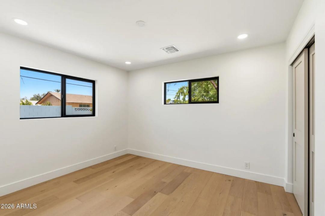 Real Estate Picture 22