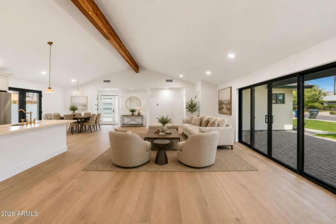Real Estate Picture 4