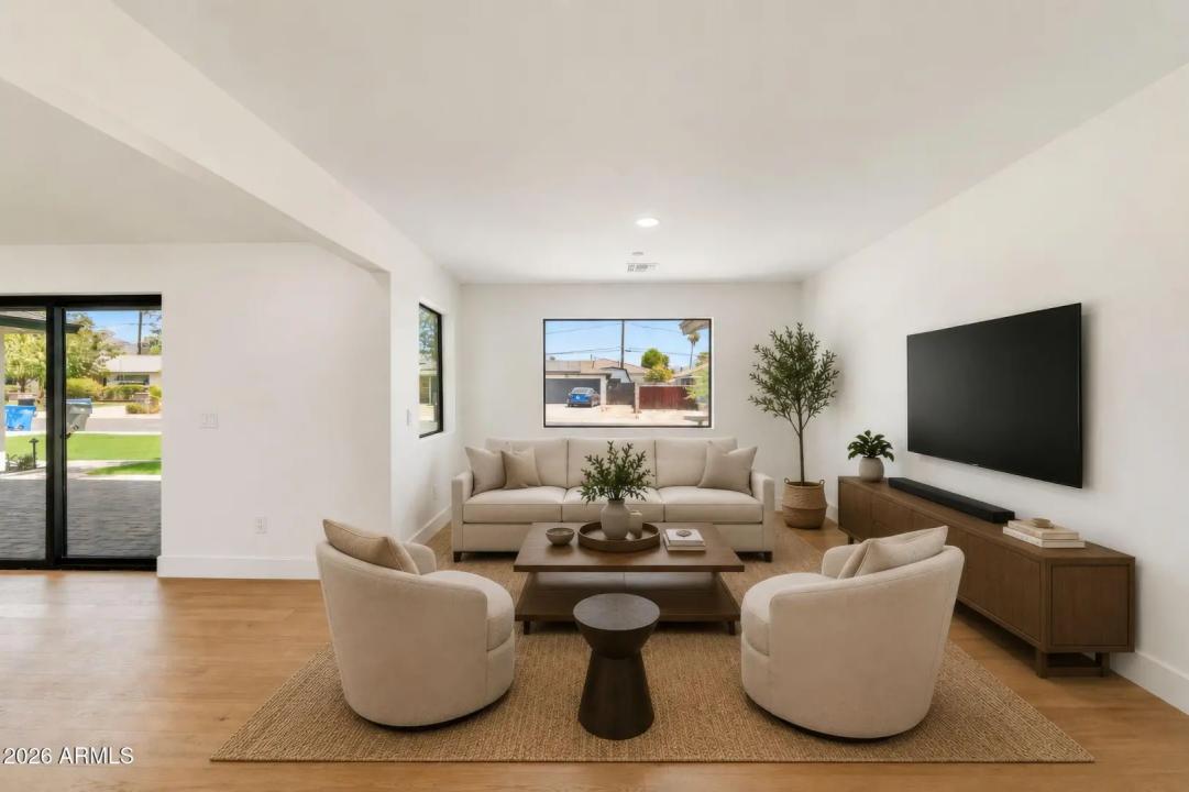 Real Estate Picture 9