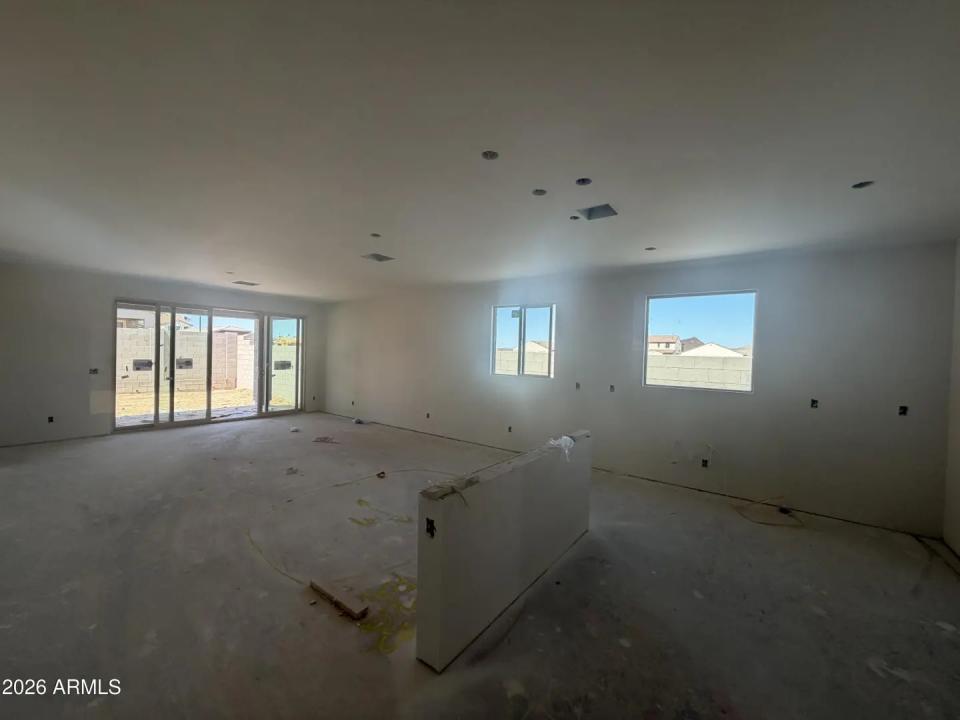 Real Estate Picture 4