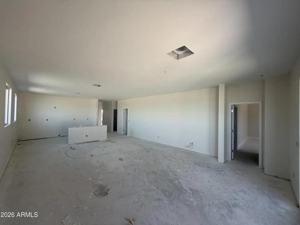 Real Estate Picture 5