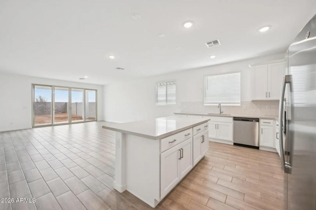 Real Estate Picture 4