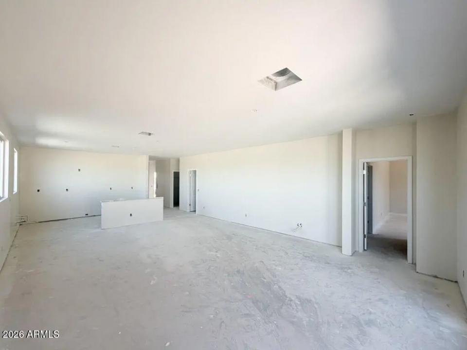 Real Estate Picture 3