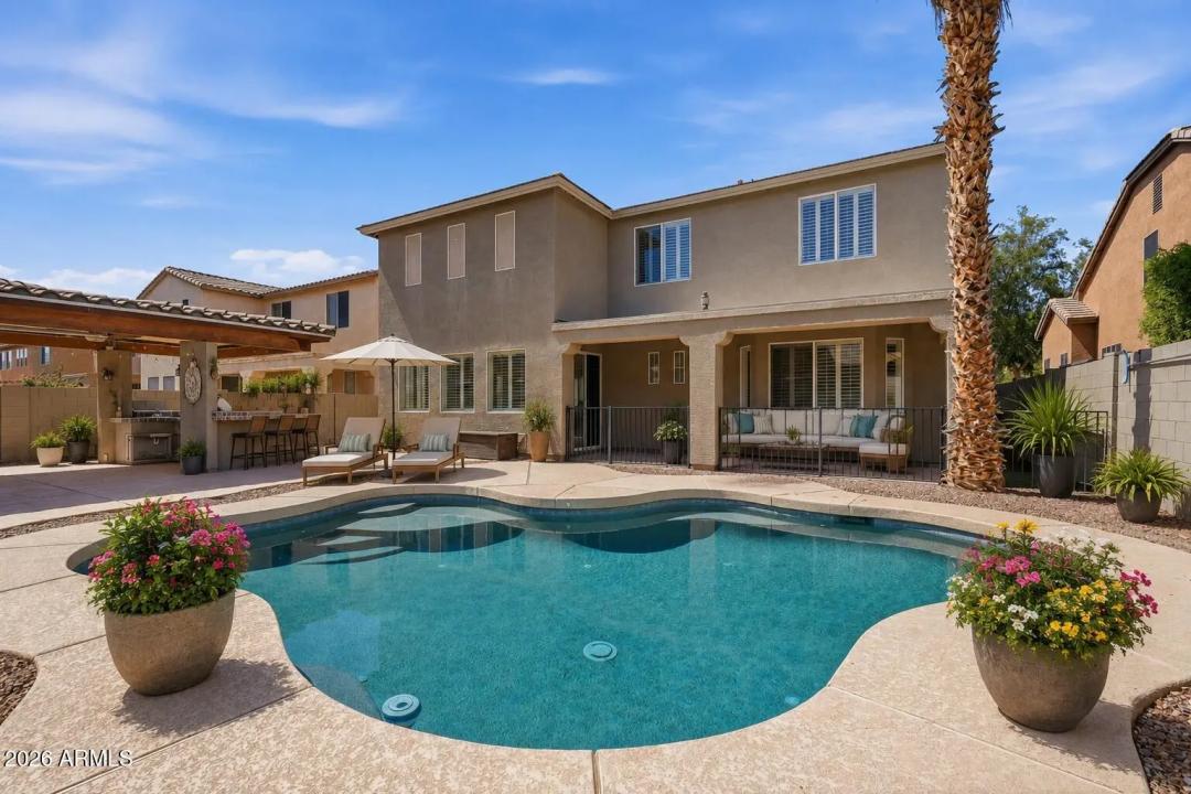 Real Estate Picture 3