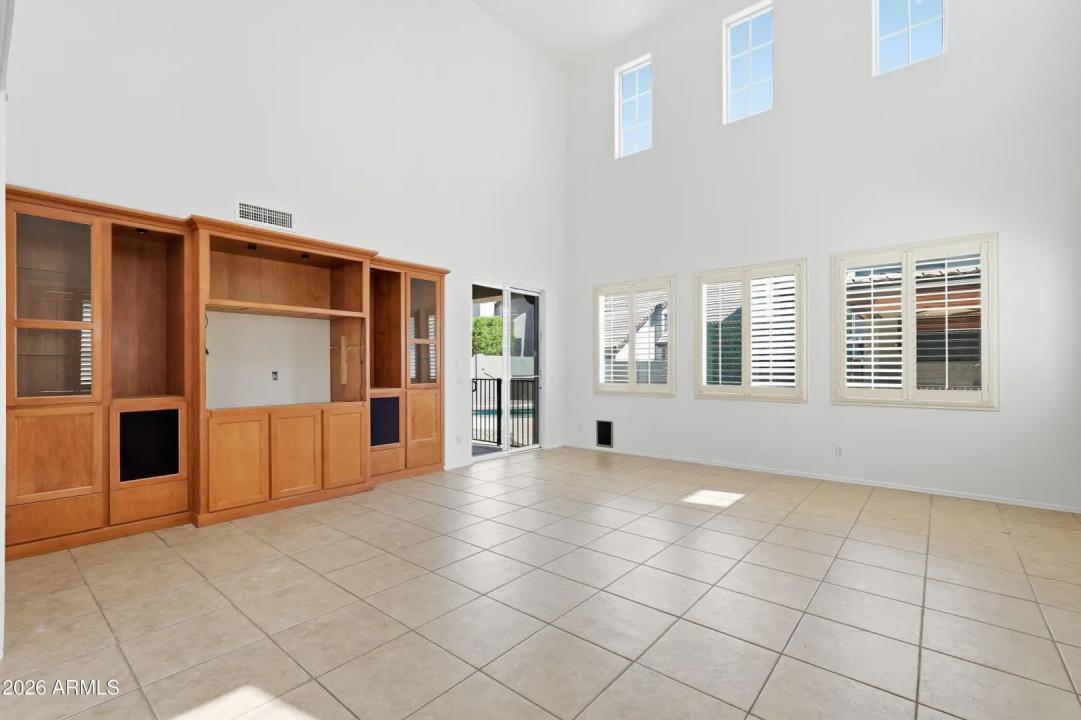 Real Estate Picture 12