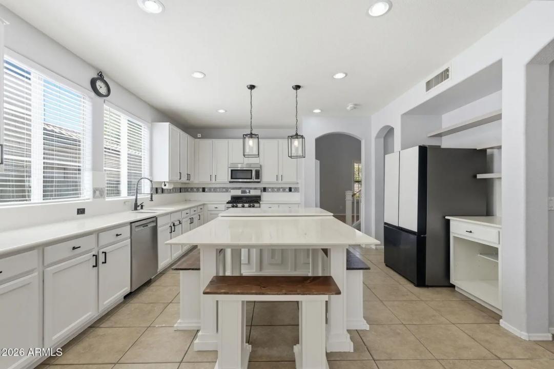 Real Estate Picture 9
