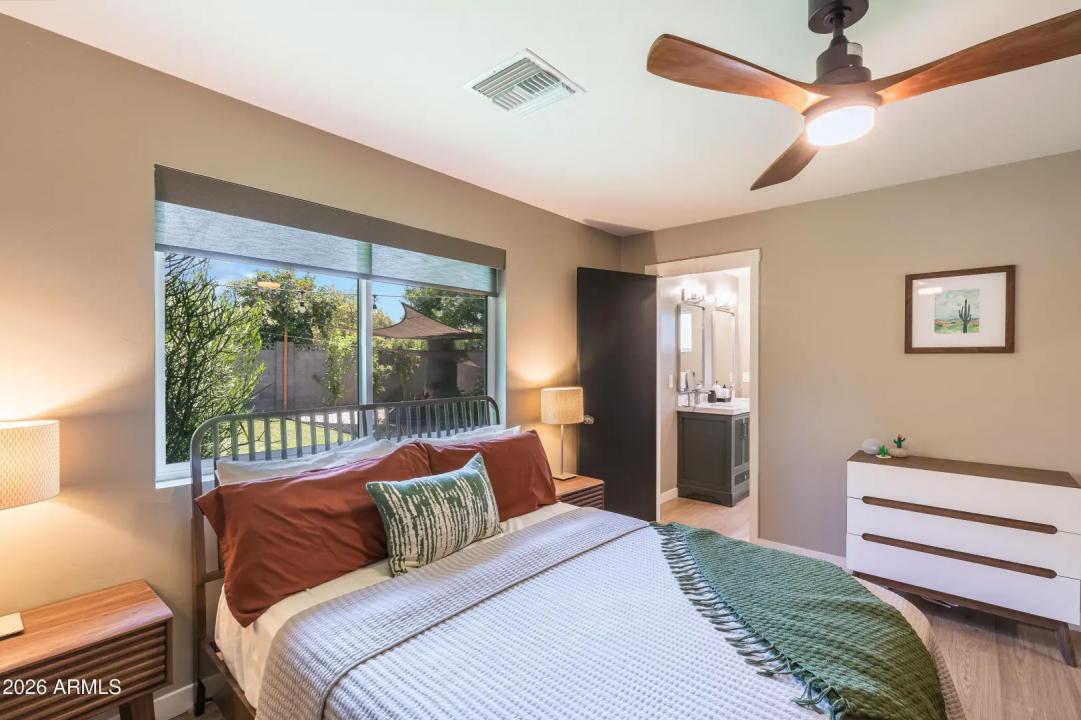 Real Estate Picture 12