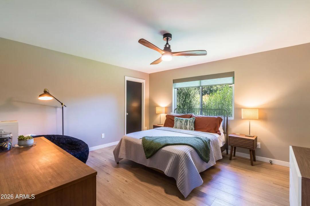 Real Estate Picture 11