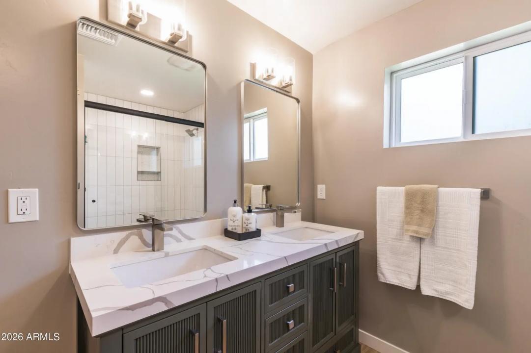 Real Estate Picture 14