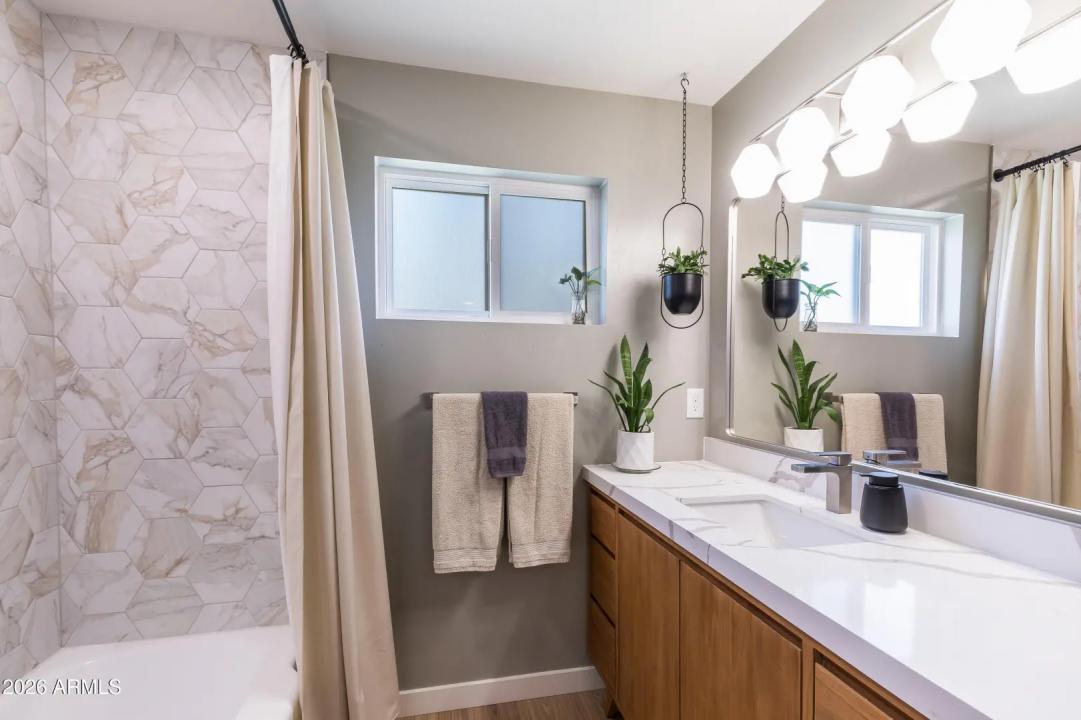 Real Estate Picture 17
