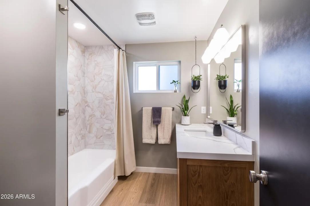 Real Estate Picture 18
