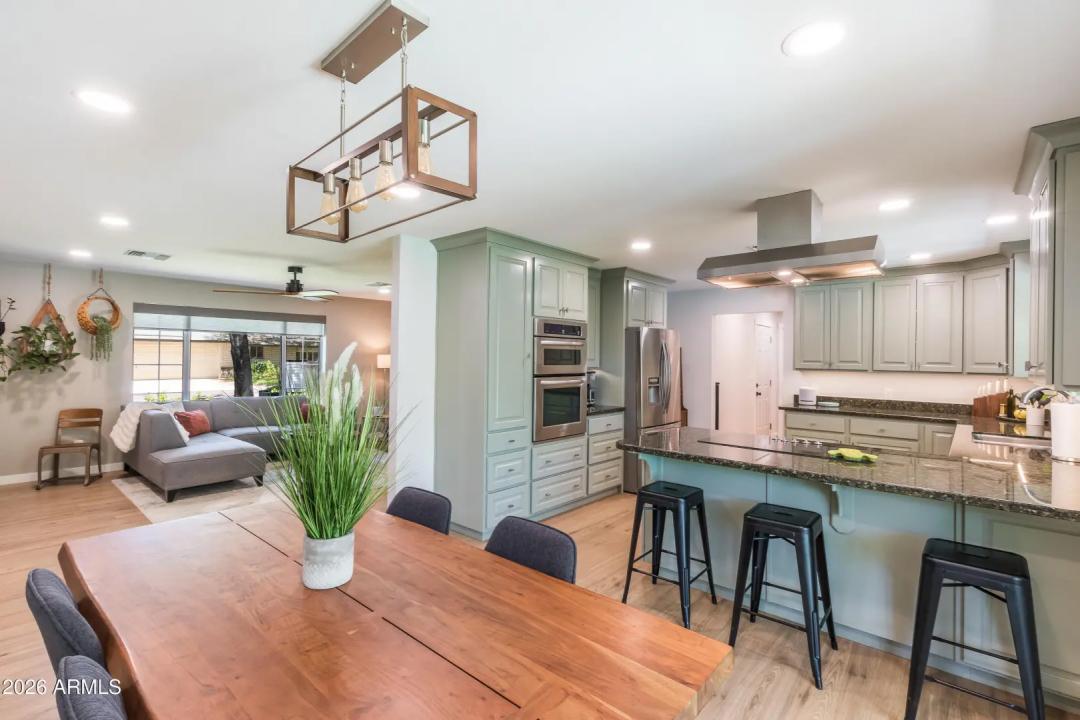 Real Estate Picture 8