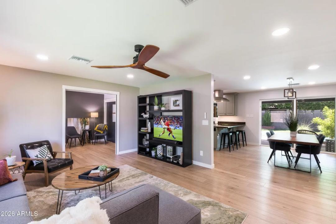 Real Estate Picture 7