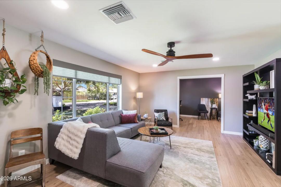 Real Estate Picture 4