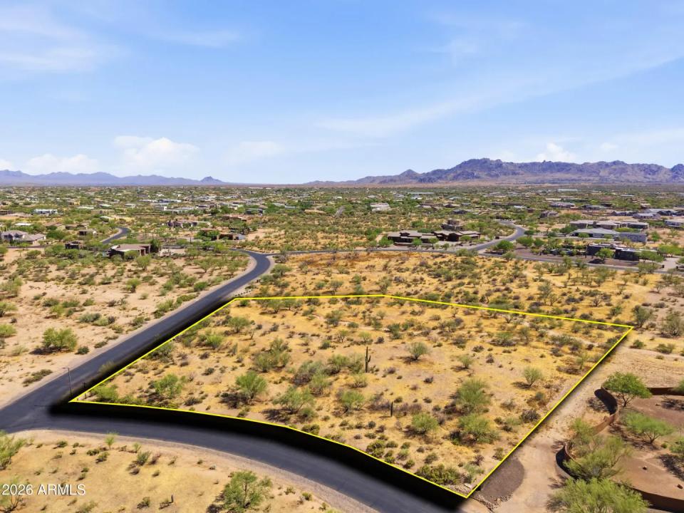 Real Estate Picture 3