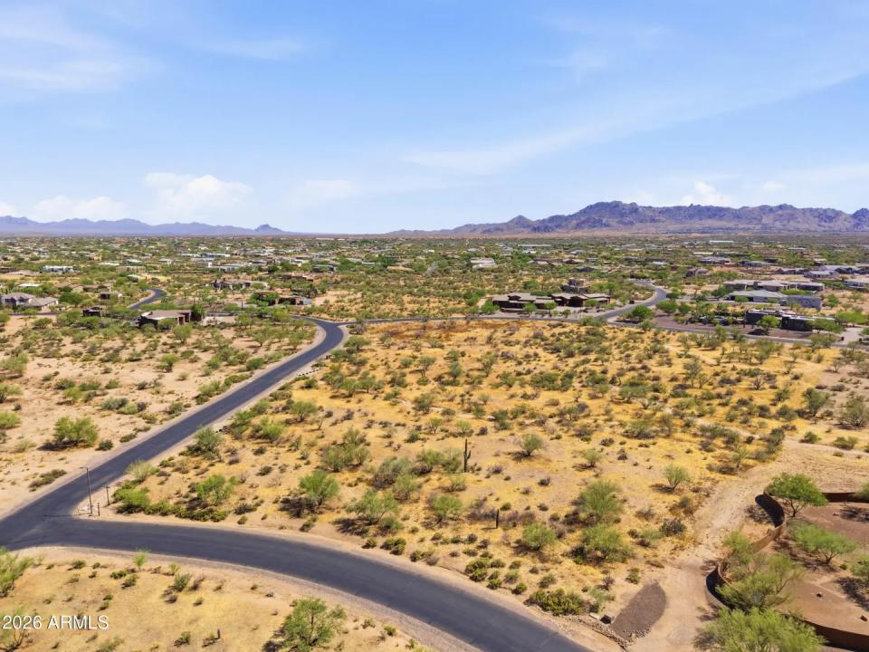 Real Estate Picture 4