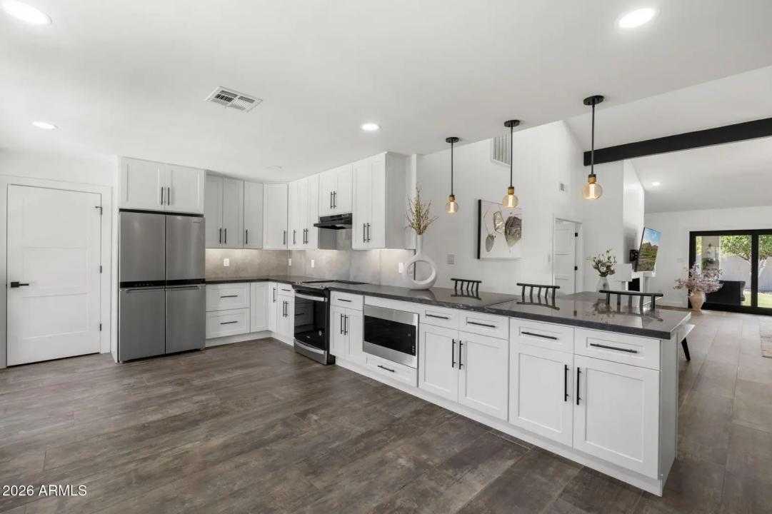 Real Estate Picture 6