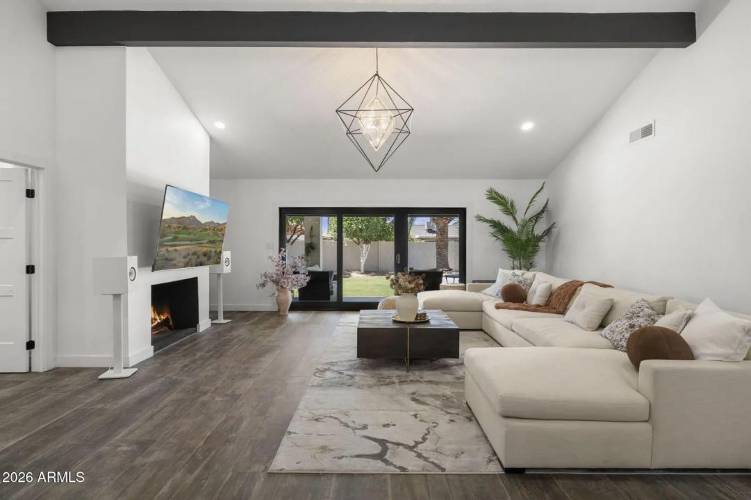 Real Estate Picture 8
