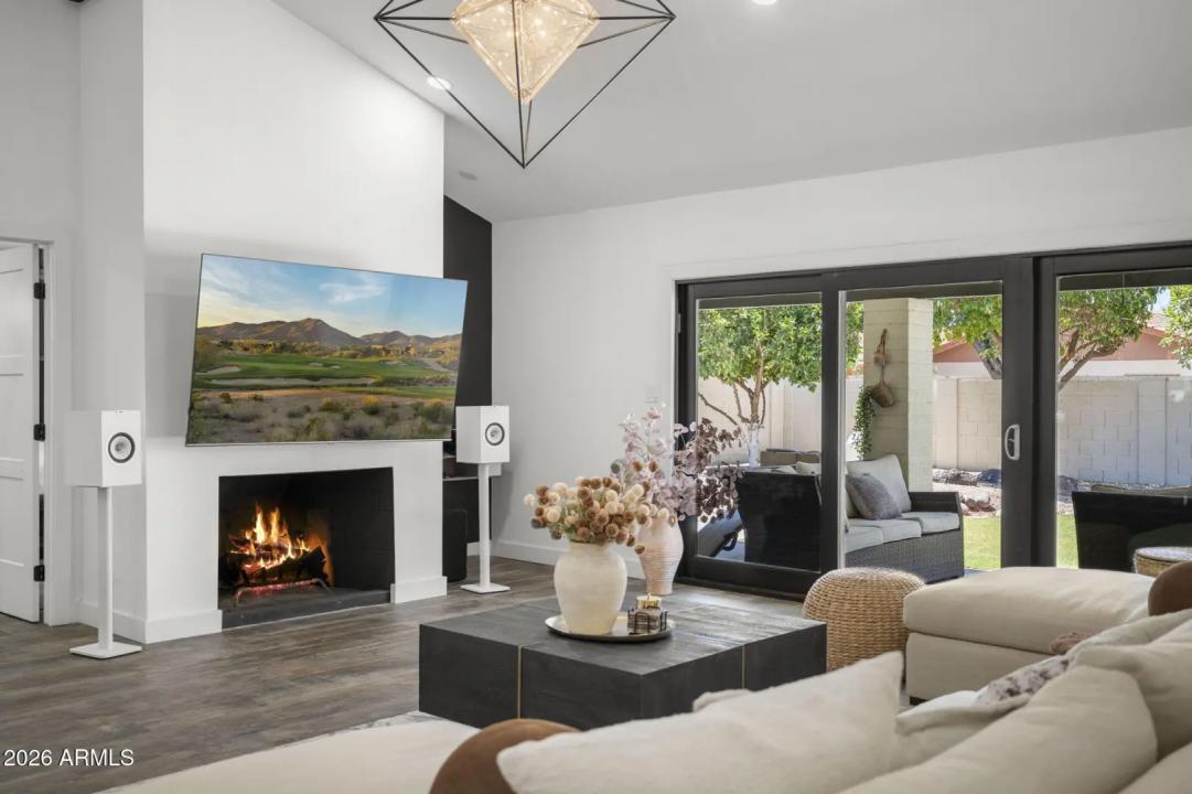 Real Estate Picture 10