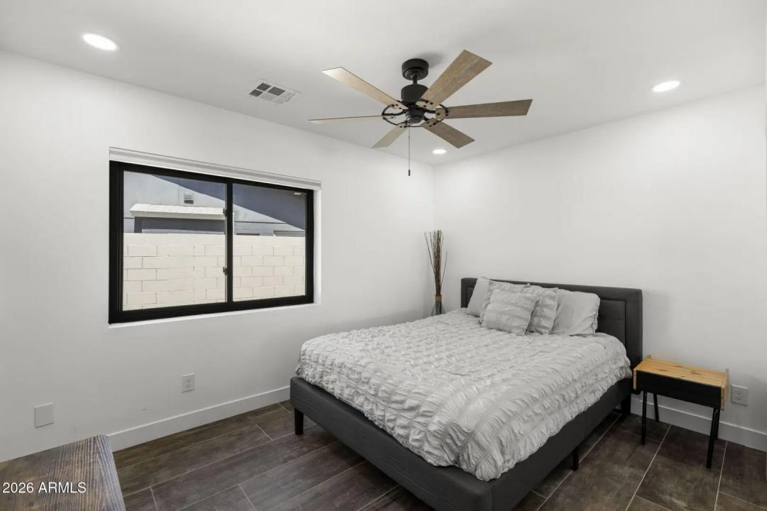 Real Estate Picture 18