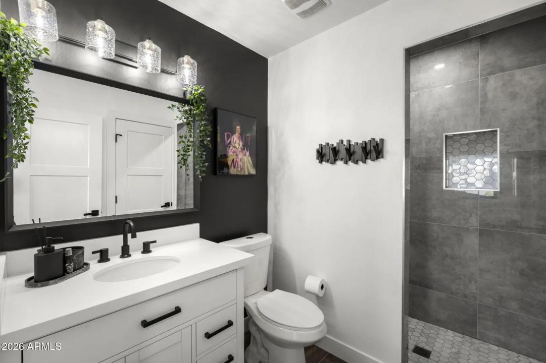 Real Estate Picture 17