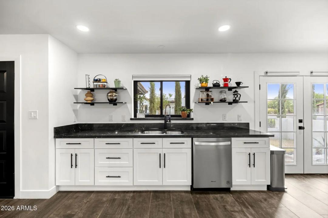 Real Estate Picture 5