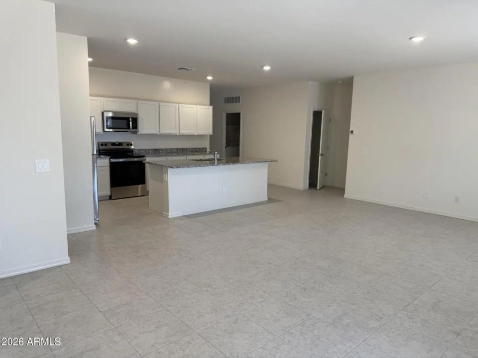 Real Estate Picture 7