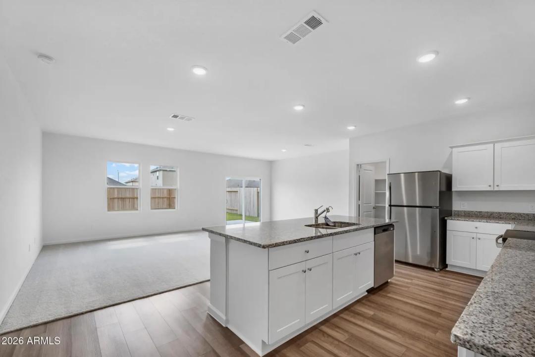 Real Estate Picture 3