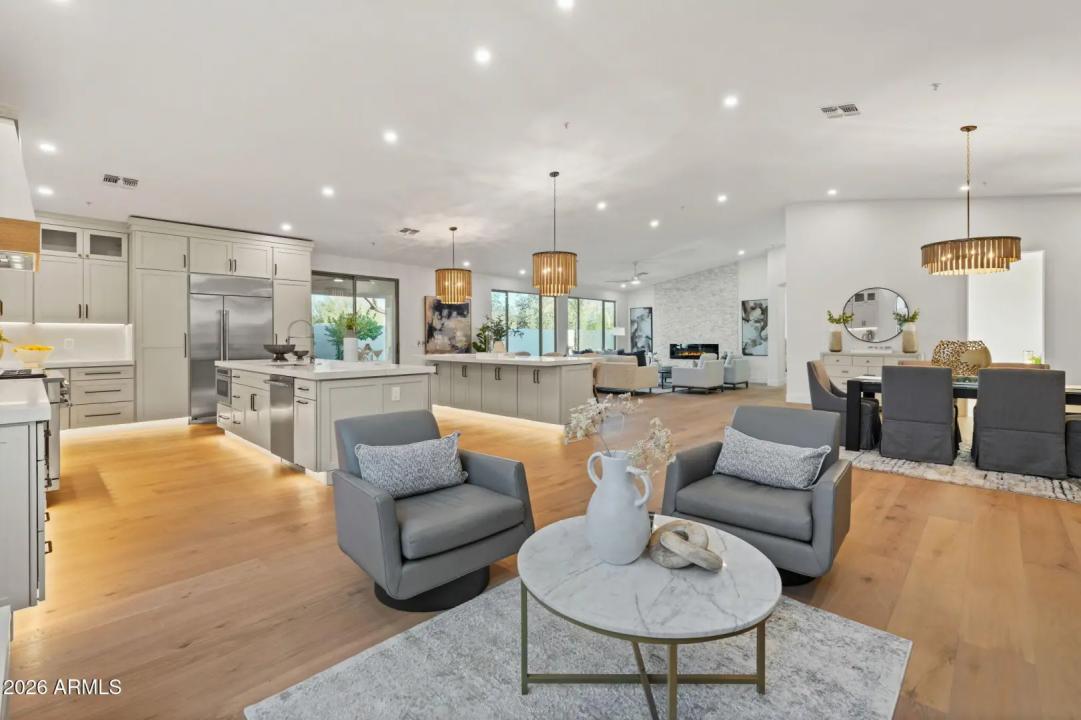 Real Estate Picture 4