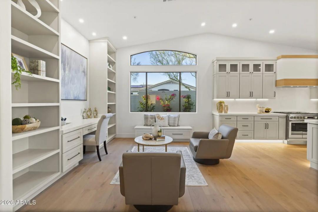 Real Estate Picture 5
